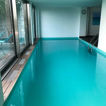 Apartment With Private Pool And Garden At Hills Como